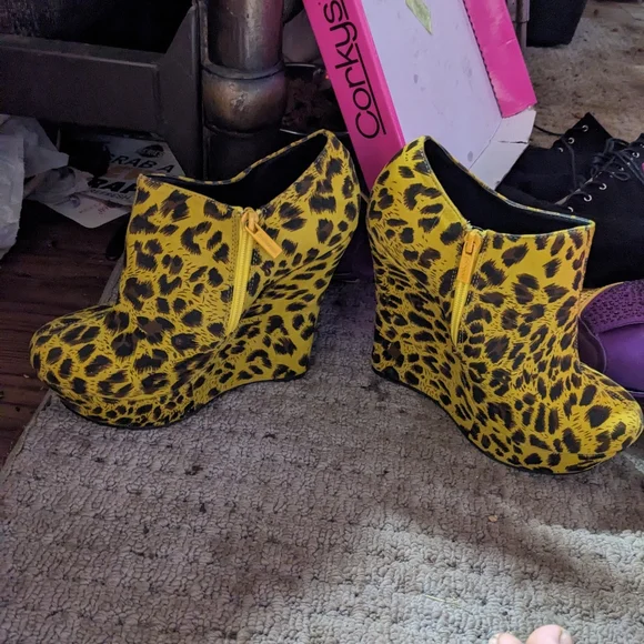 Dollhouse cheetah shoes new in box - Picture 3 of 5